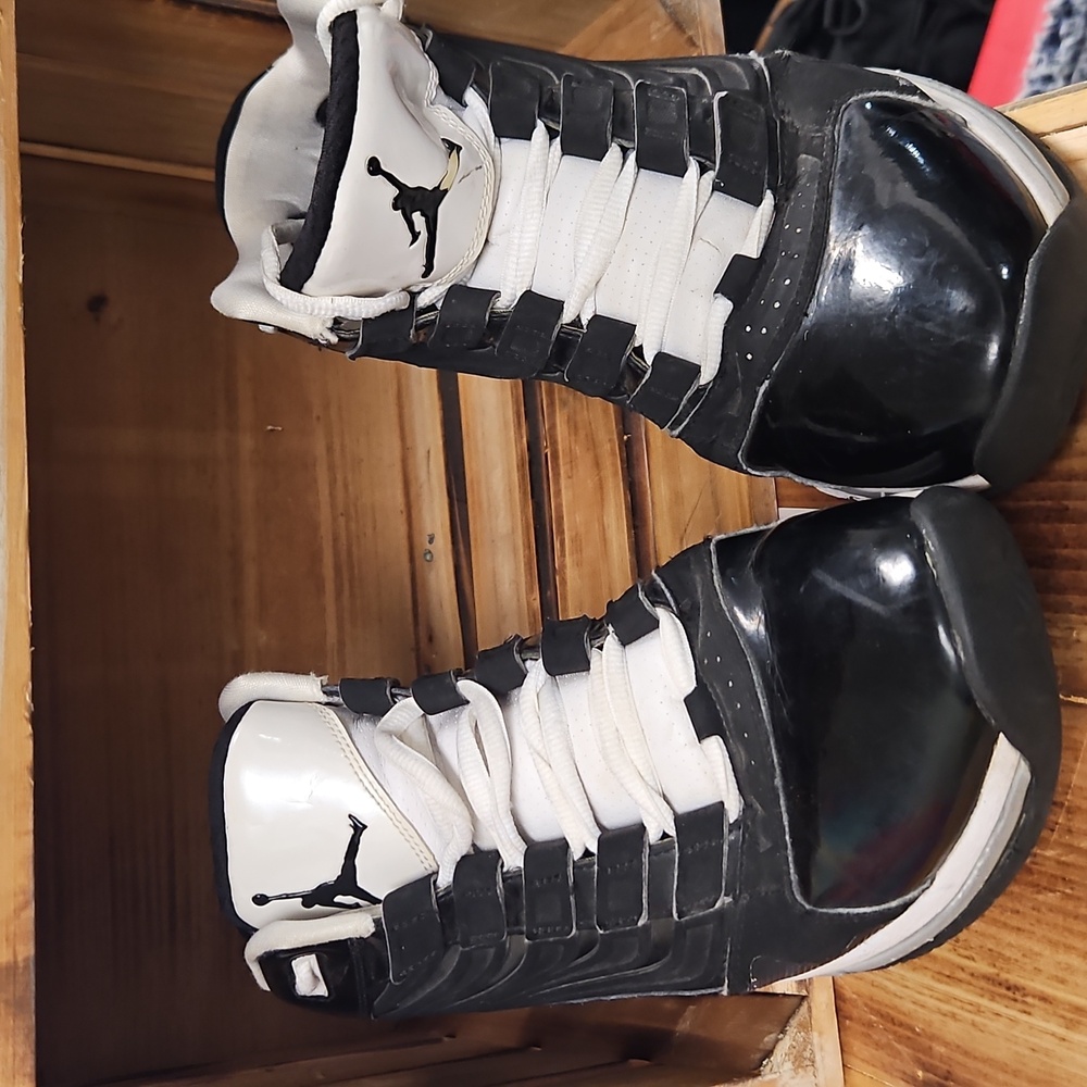 Nike Black And White Sneakers - image 6